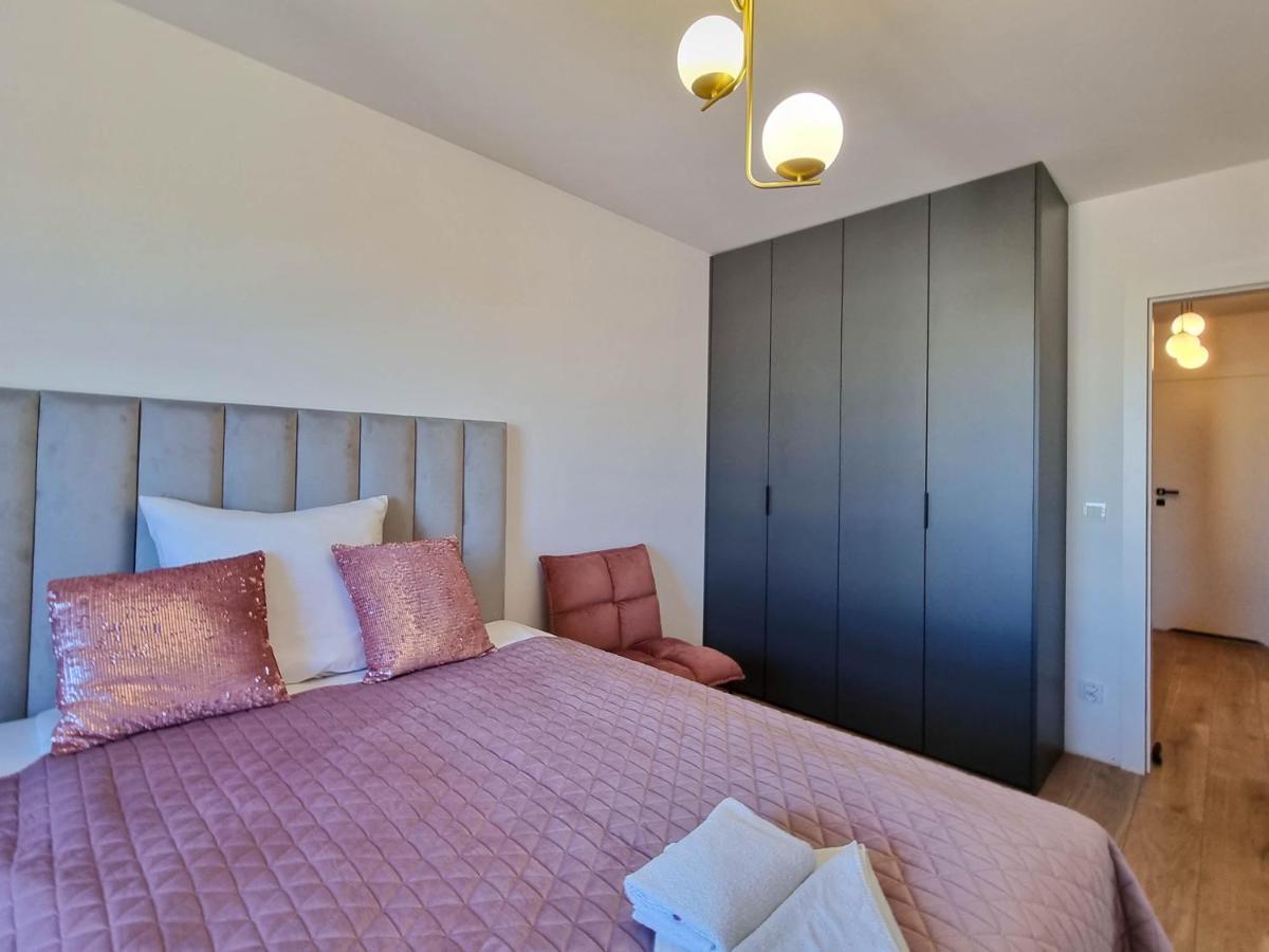 Апартаменты Visit Baltic - Sun Towers -2 Sypialnie - Parking Inklusive Свиноуйсьце Экстерьер фото
